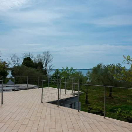 Peroj Sea Terrace House Vakantiehuis