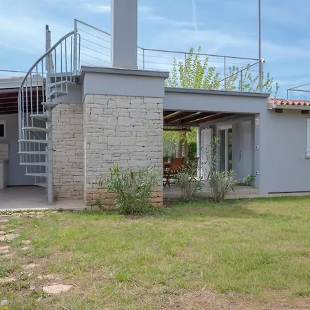 Peroj Sea Terrace House