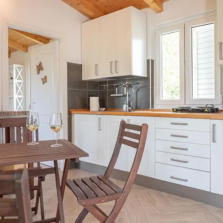 Peroj Sea Terrace House Vakantiehuis