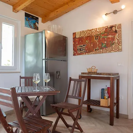 Peroj Sea Terrace House *