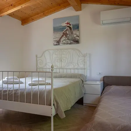 Peroj Sea Terrace House