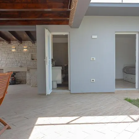 Vakantiehuis Peroj Sea Terrace House *