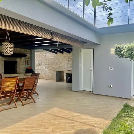 Peroj Sea Terrace House Ferienhaus